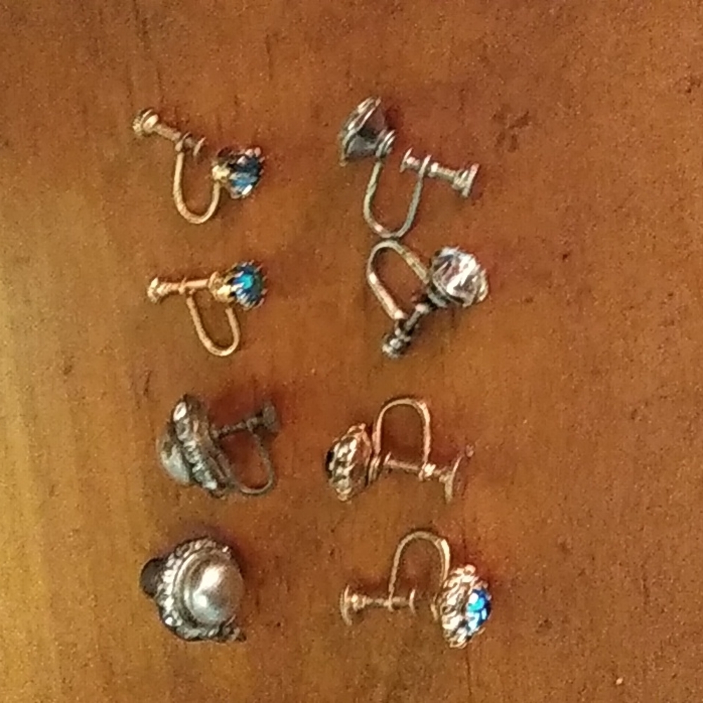 💐 Bundle of Vtg Screwback Earrings
